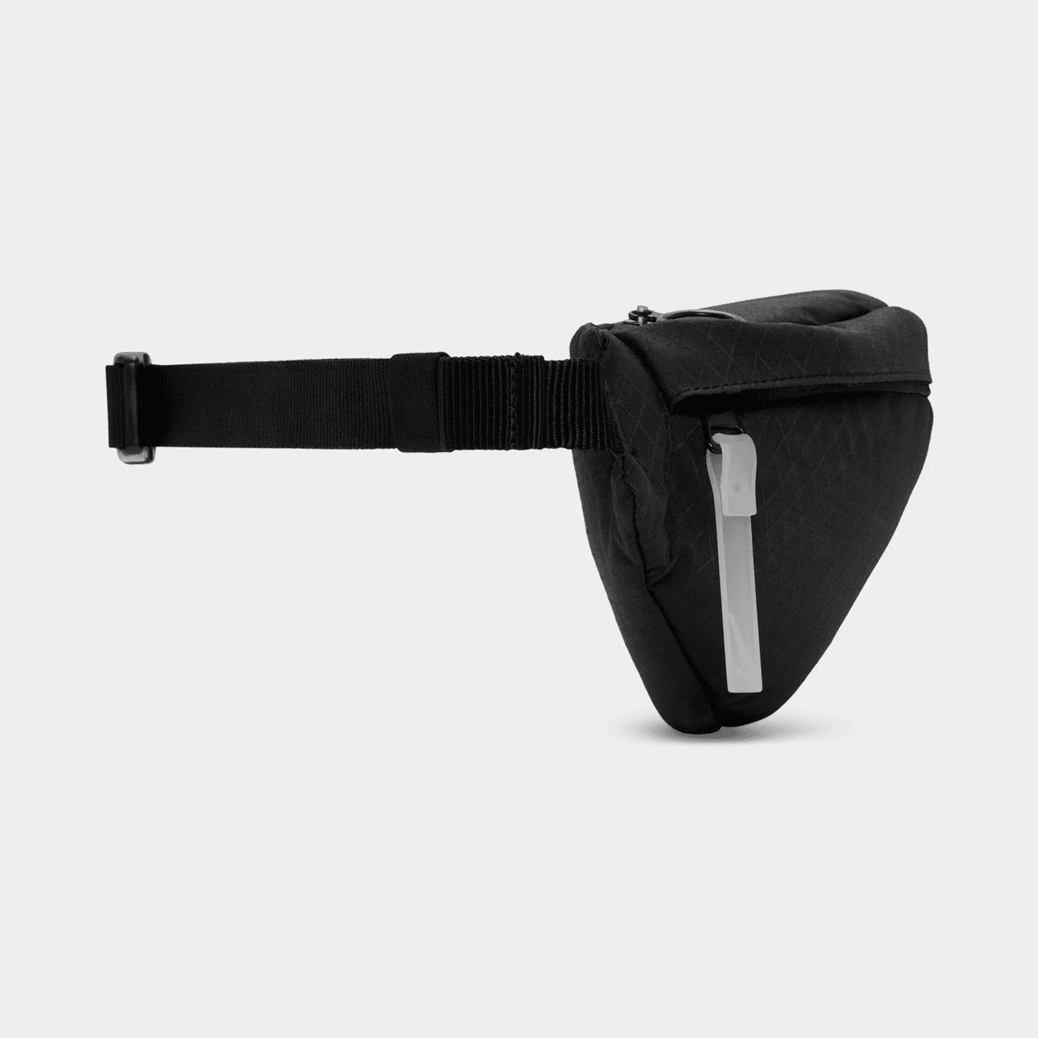 Nike Sportswear Heritage Winterized Waistpack Black / Black - Metallic Silver