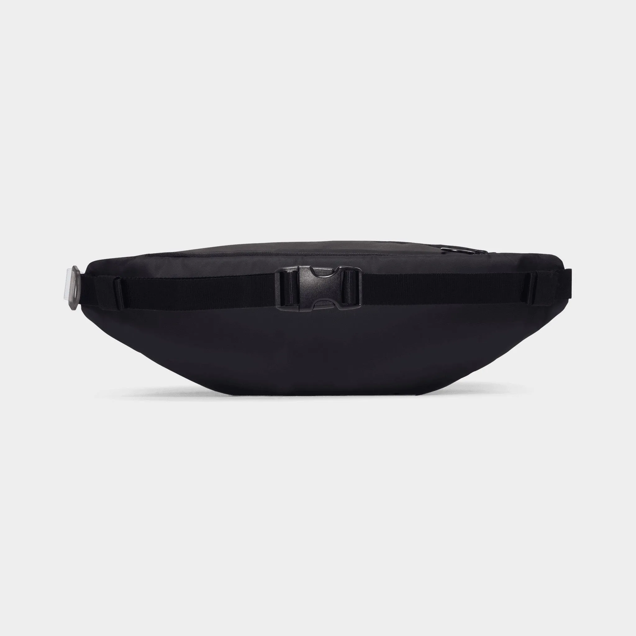 Nike Sportswear Heritage Winterized Waistpack Black / Black - Metallic Silver